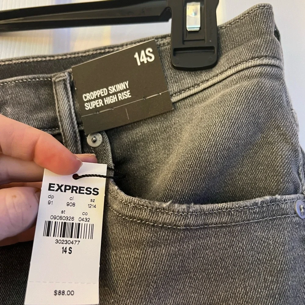 Express frayed gray capris - Picture 3 of 6